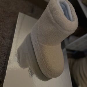 Cozy Cream Sherpa Booties